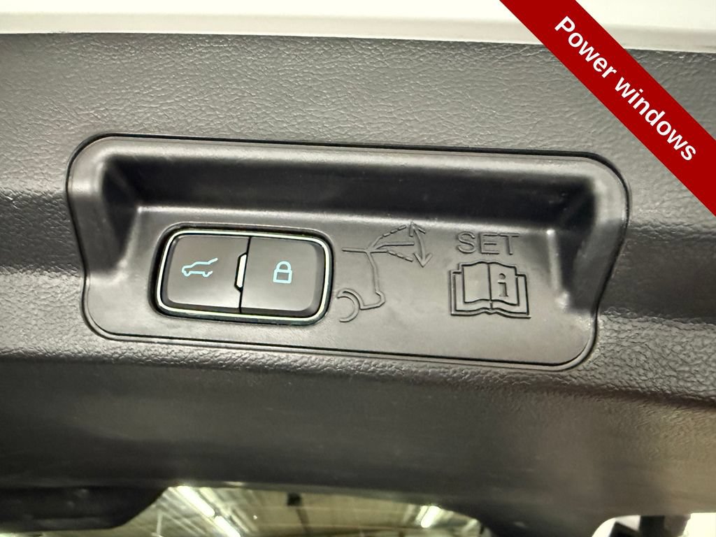 Used 2023 Ford Explorer XLT w/ Equipment Group 202A AWD/4WD image 36