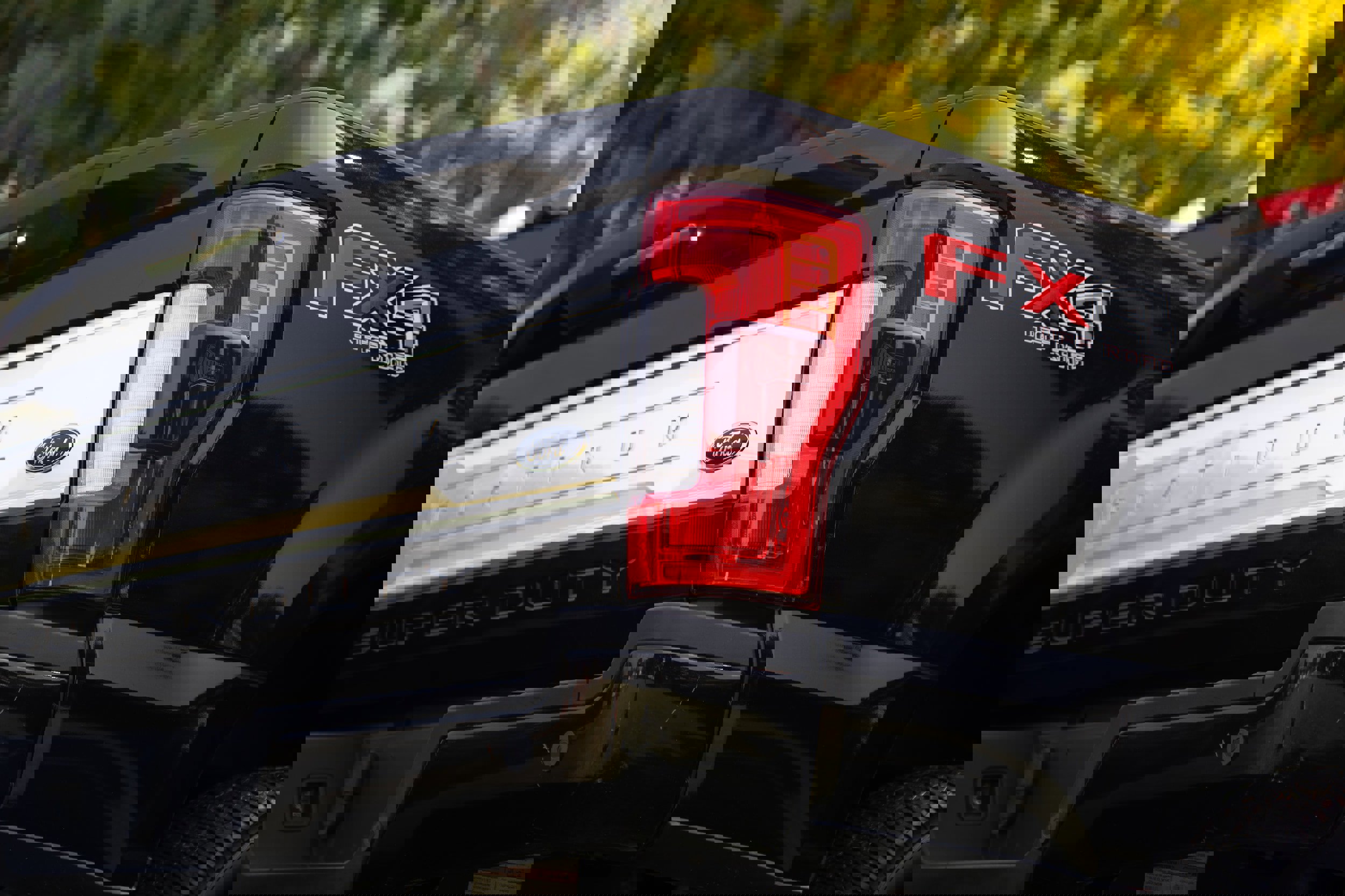 Used 2019 Ford F250 Platinum w/ Platinum Ultimate Package image 3