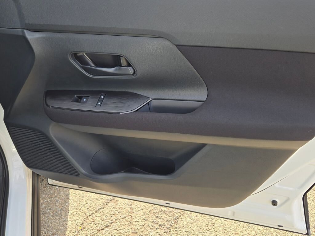 Used 2025 Nissan Kicks S image 5