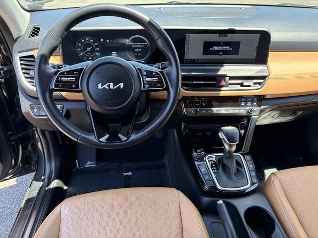 Used 2025 Kia Seltos EX w/ EX Sunroof Package AWD/4WD image 18