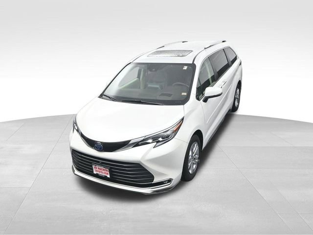 Used 2024 Toyota Sienna Platinum image 19