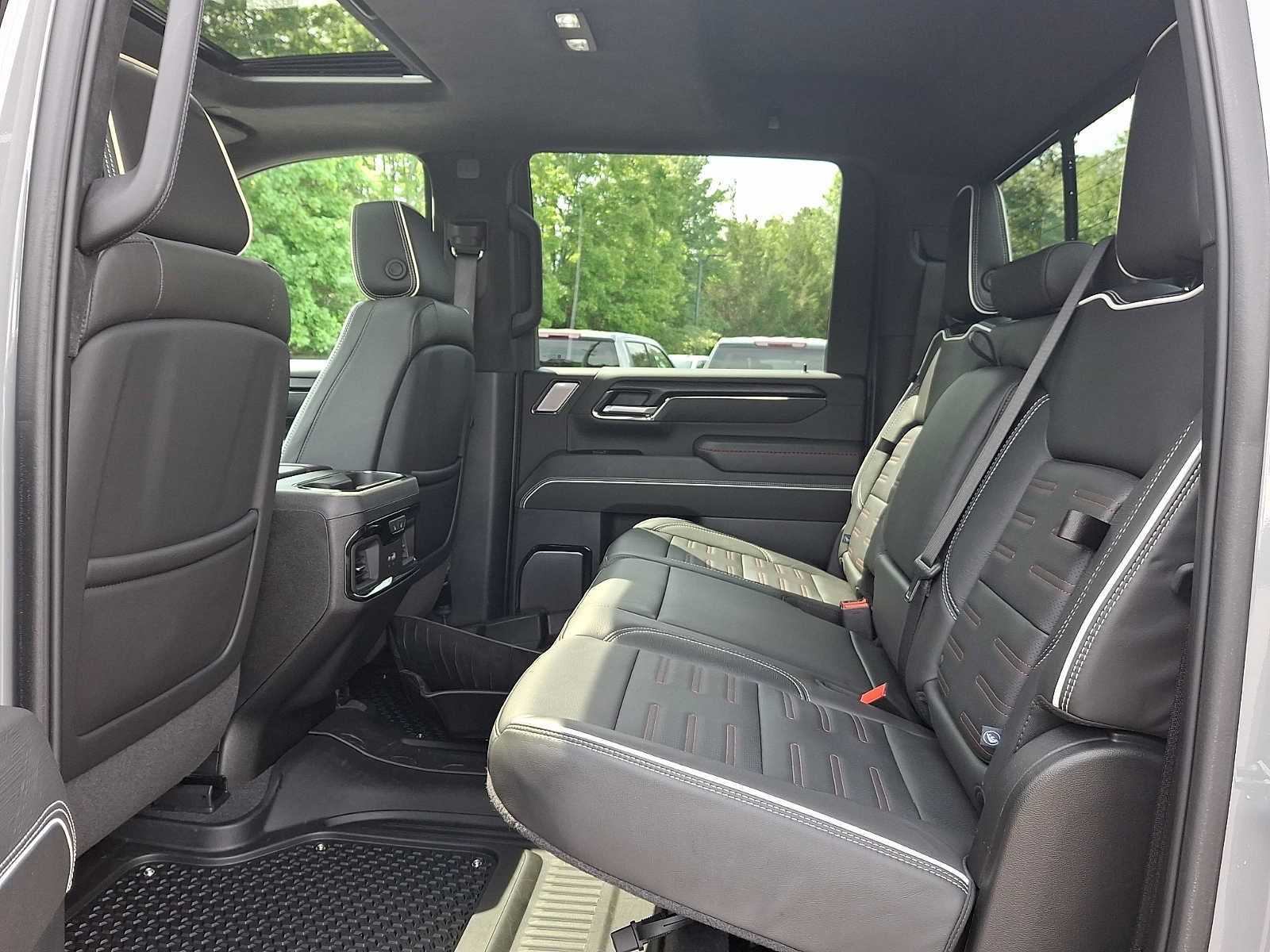 Used 2024 GMC Sierra 2500 AT4X AWD/4WD image 11