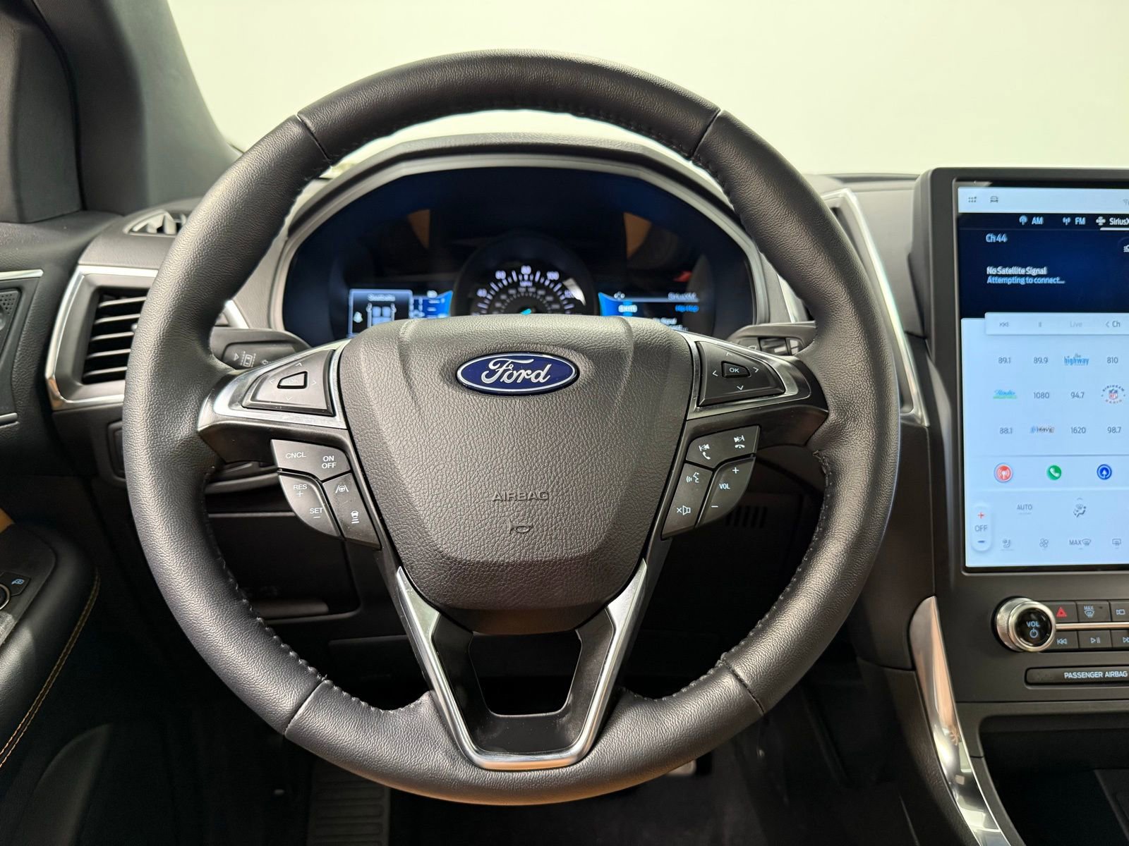 Used 2024 Ford Edge Titanium w/ Titanium Elite Package image 27