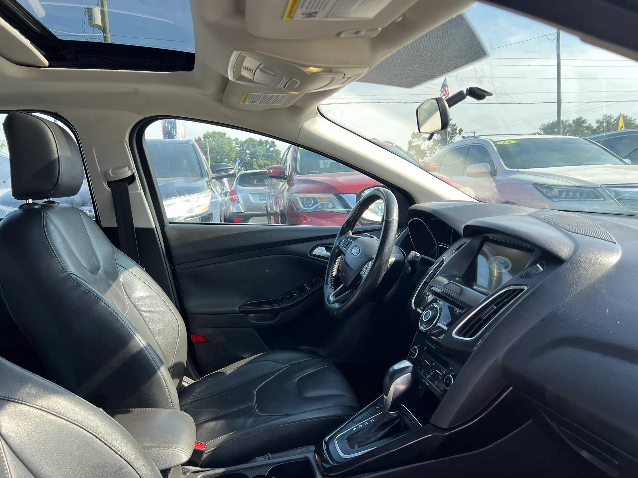 Used 2017 Ford Focus Titanium FWD image 14