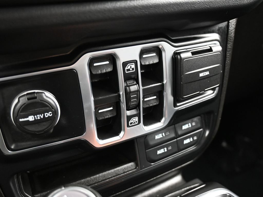 Used 2024 Jeep Gladiator Sport w/ Premium Package image 25