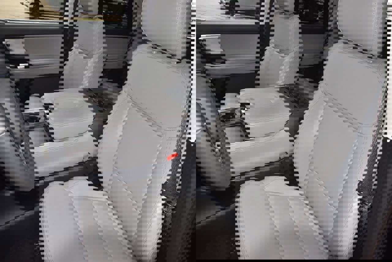 Certified 2025 Ford Expedition Active image 34