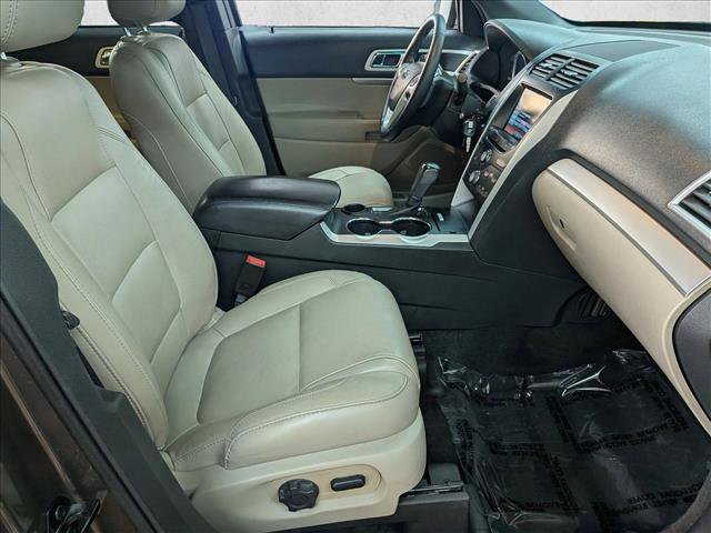Used 2015 Ford Explorer XLT w/ Equipment Group 202B FWD image 28