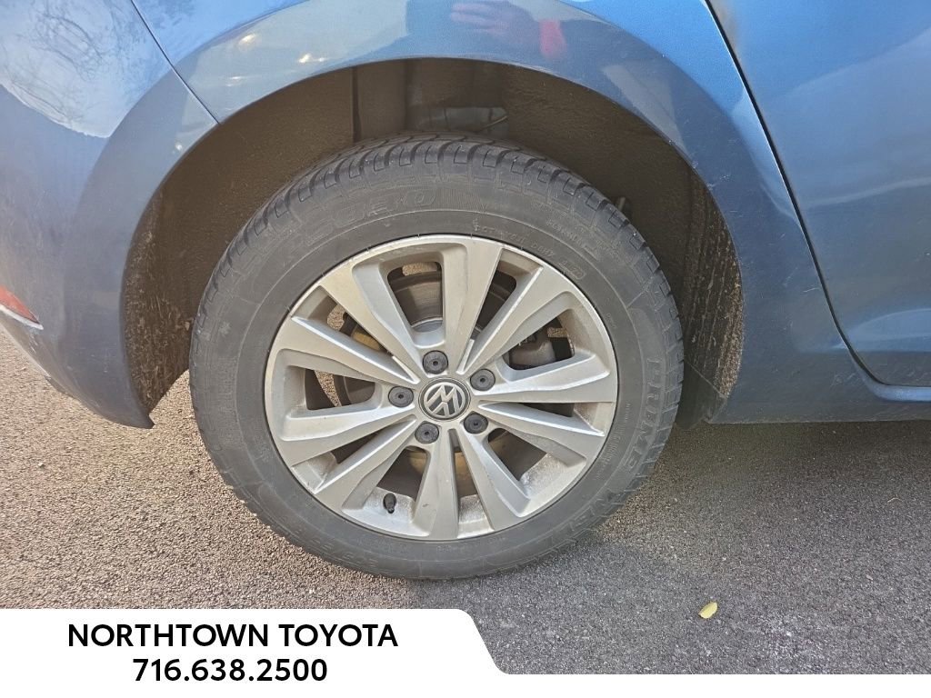 Used 2020 Volkswagen Golf 4-Door image 3