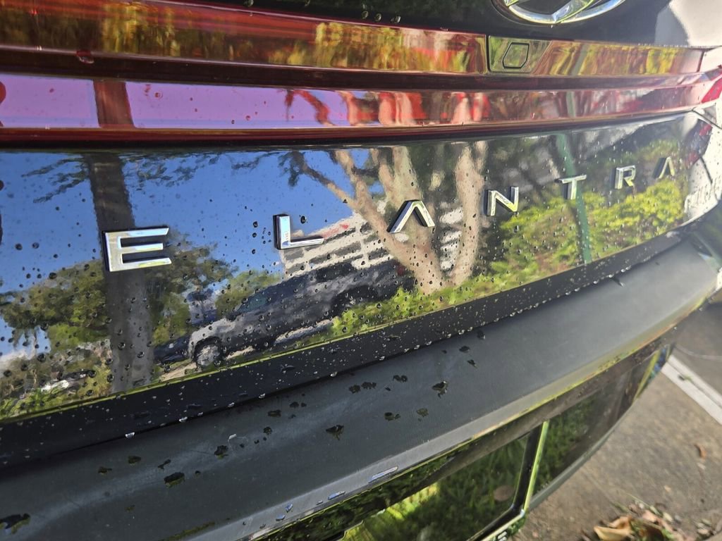 Used 2022 Hyundai Elantra SEL w/ Convenience Package FWD image 11