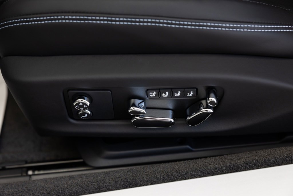 Used 2025 Bentley Continental GTC image 10