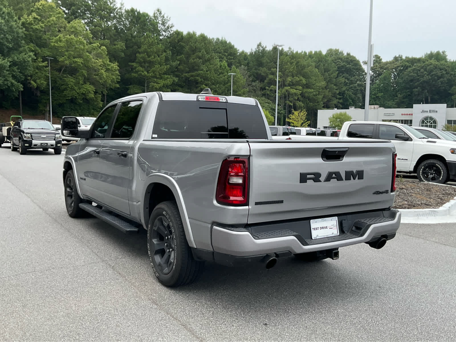 Used 2025 RAM 1500 Big Horn AWD/4WD image 3