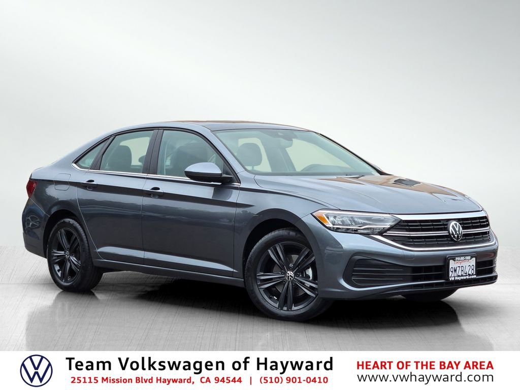 Used 2024 Volkswagen Jetta SE image 1