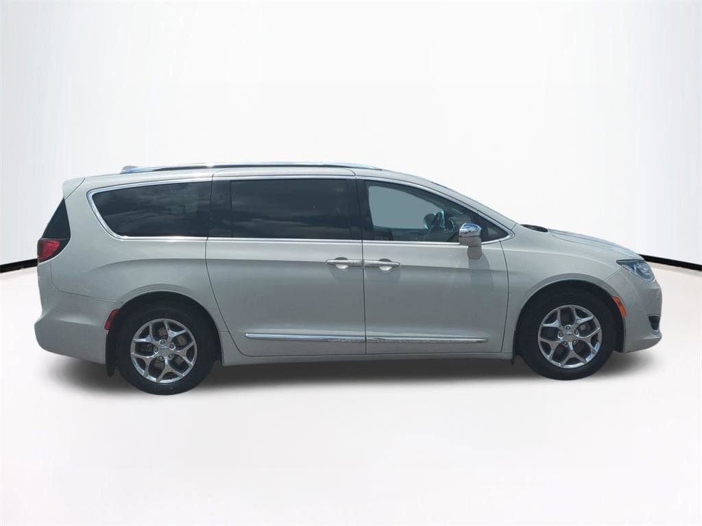 Used 2017 Chrysler Pacifica Limited FWD image 4