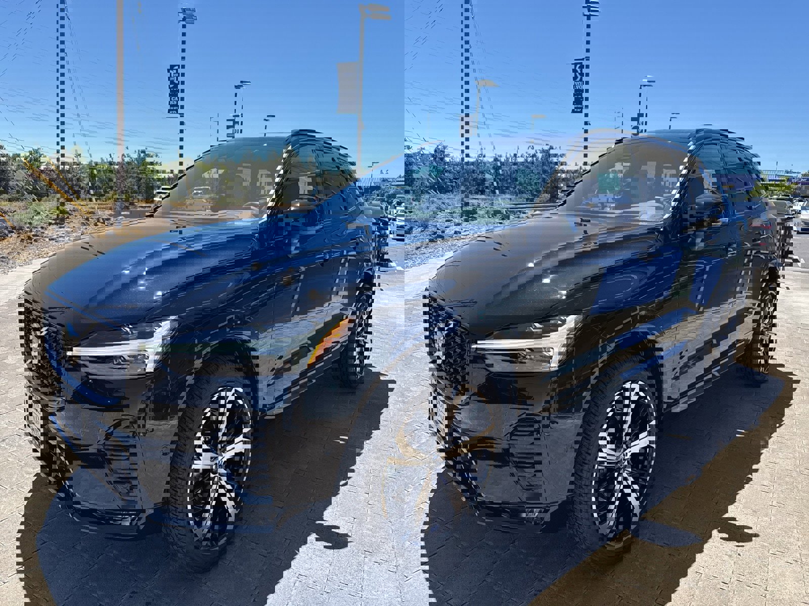 Certified 2025 Volvo XC60 B5 Ultra w/ Protection Package Premier image 2