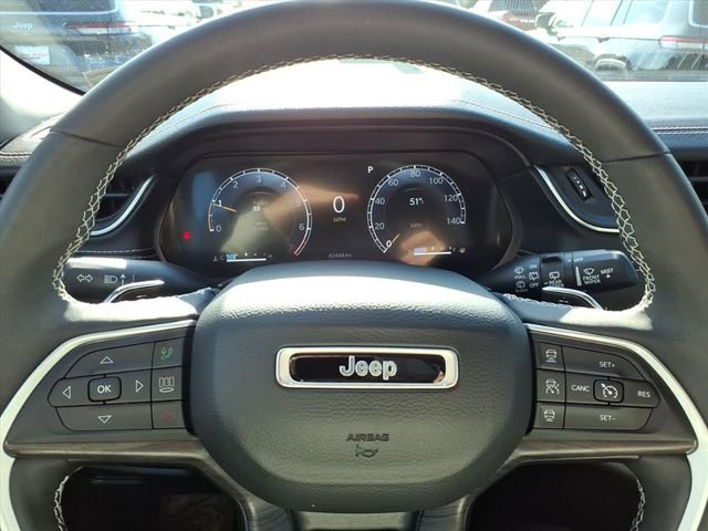 Used 2023 Jeep Grand Cherokee L Limited w/ Black Appearance Package image 18