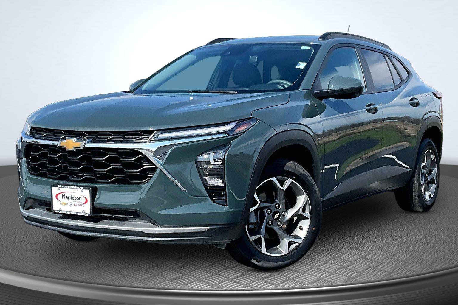 Used 2025 Chevrolet Trax LT FWD image 1