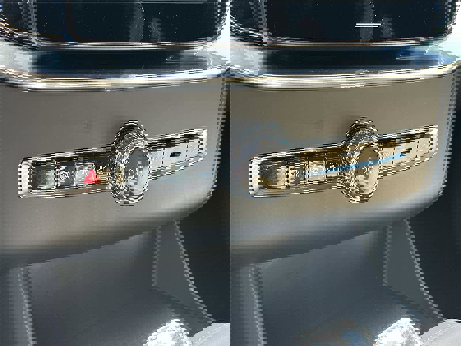 Used 2026 Volvo XC90 B6 Plus image 28