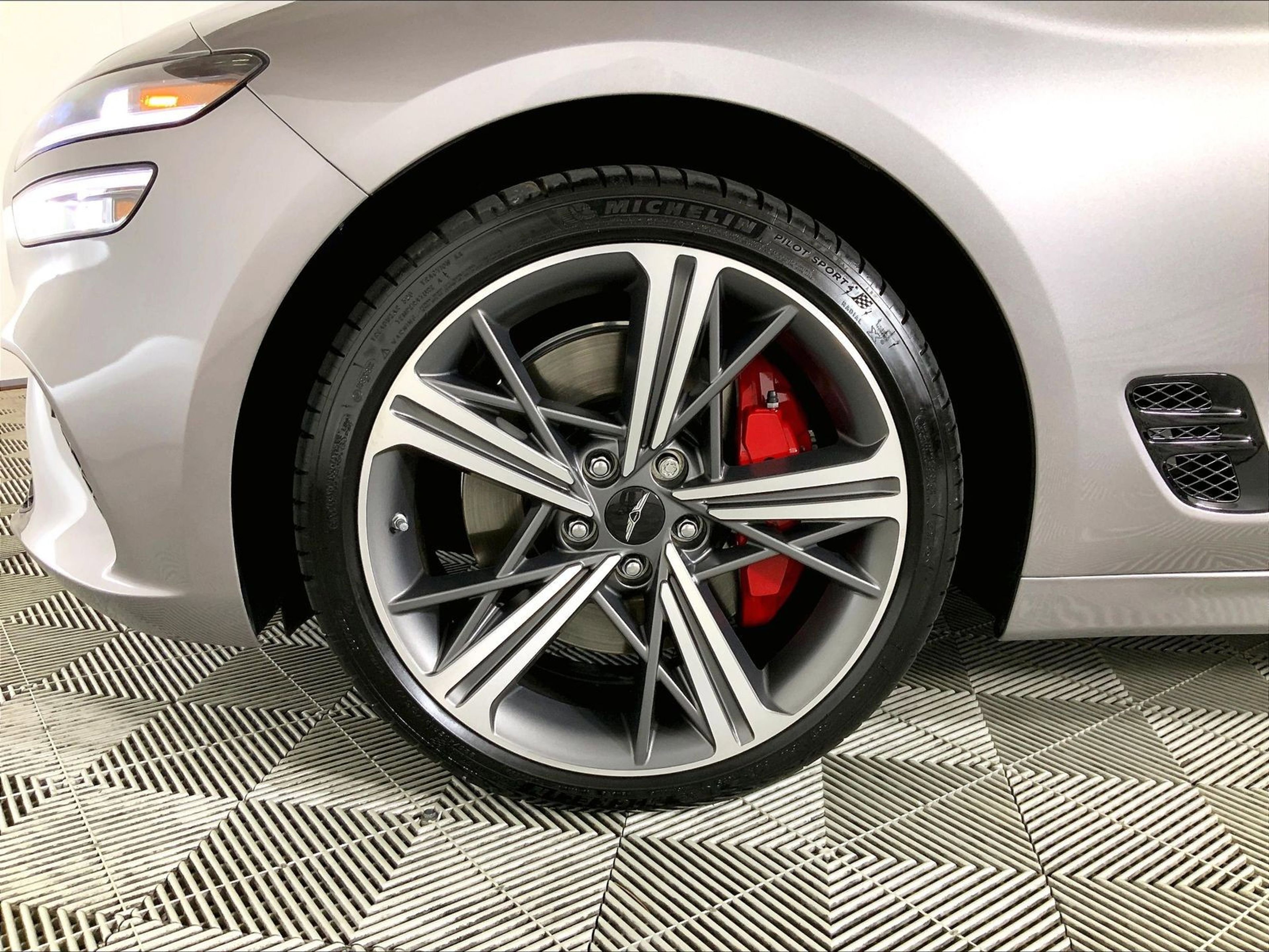 Used 2024 Genesis G70 3.3T Advanced RWD image 26
