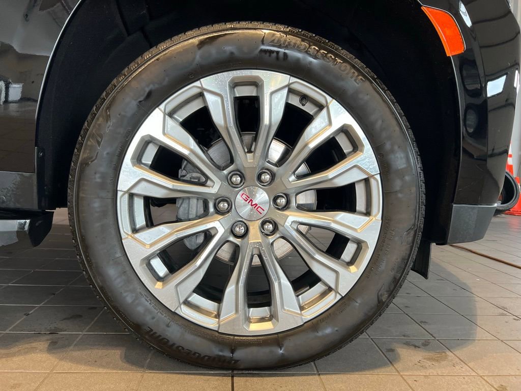 Used 2024 GMC Yukon XL Denali image 11