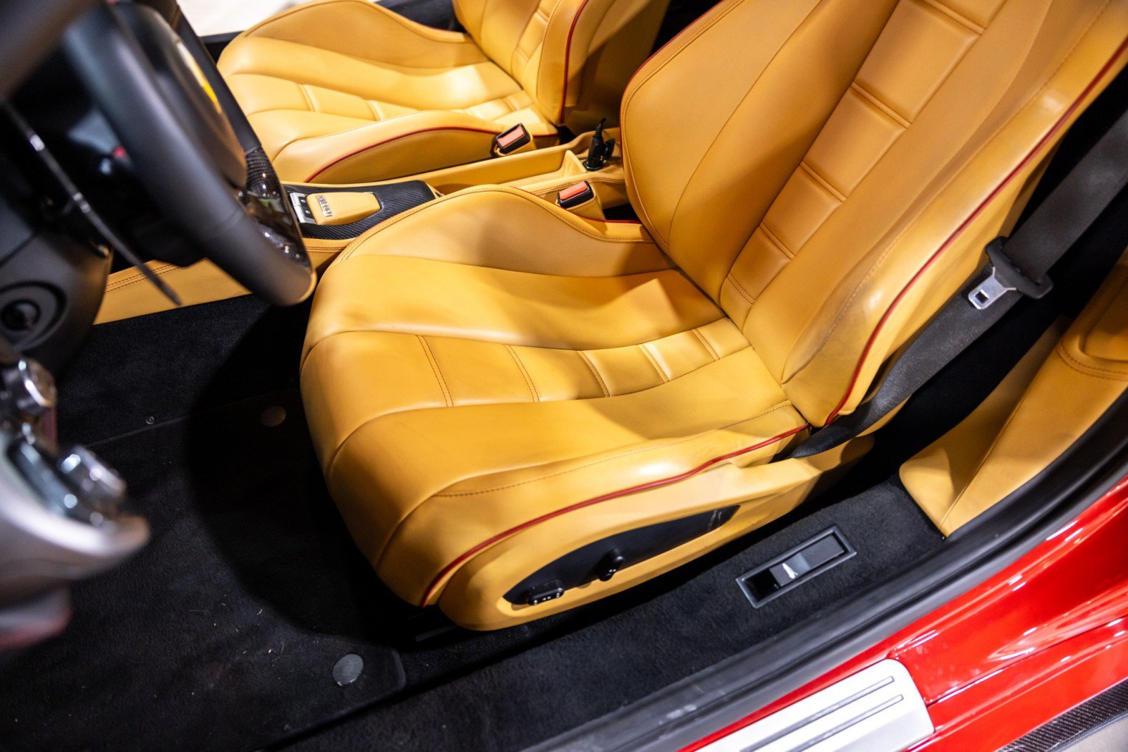 Used 2012 Ferrari 458 Italia Coupe RWD image 38