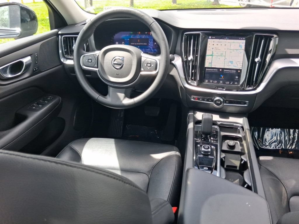 Used 2025 Volvo S60 B5 Core FWD image 10