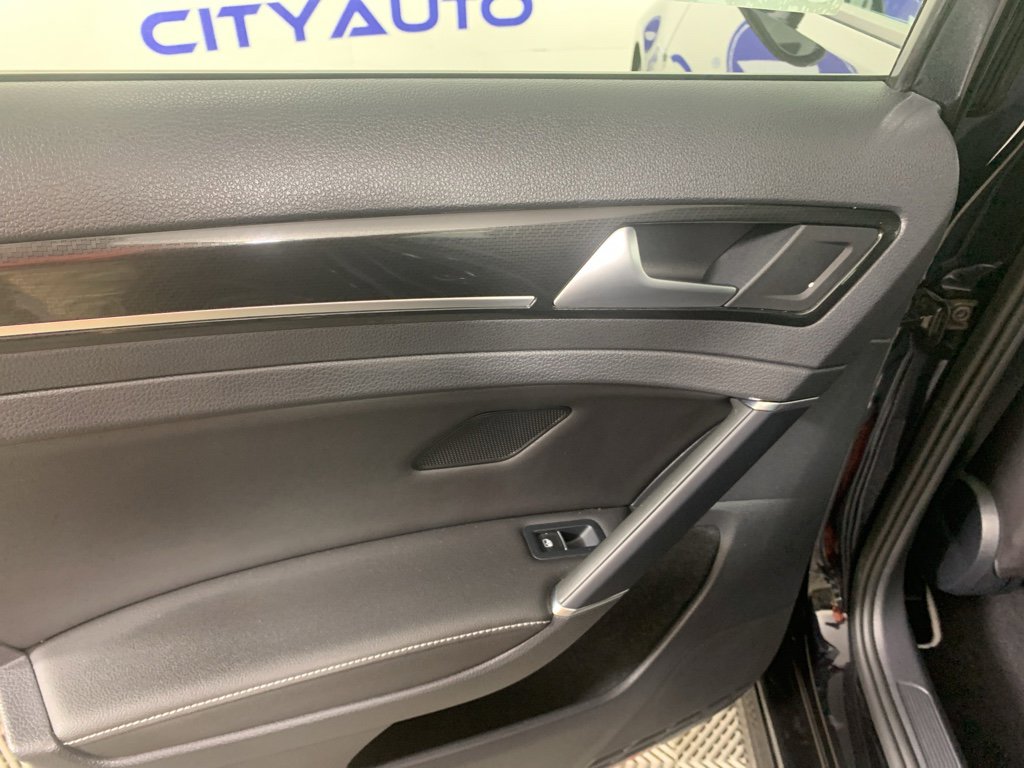 Used 2016 Volkswagen Golf R 4-Door image 32