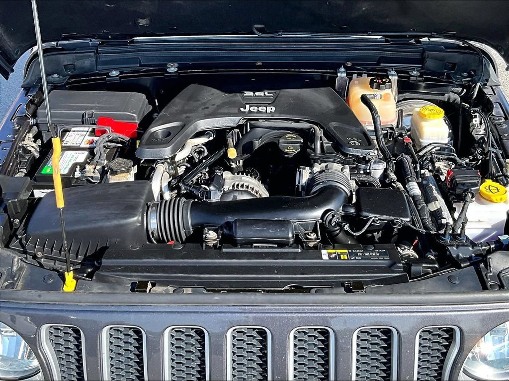 Used 2019 Jeep Wrangler Unlimited Sahara w/ Uconnect 4C Nav & Sound Group AWD/4WD image 11