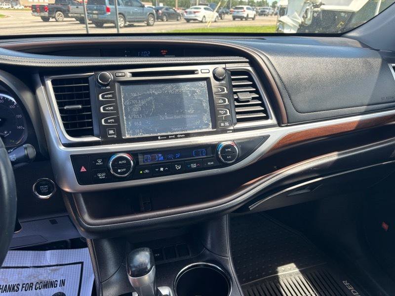 Used 2016 Toyota Highlander Limited FWD image 11