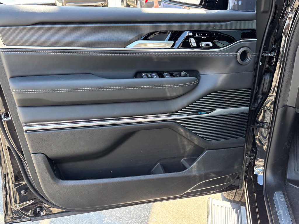 New 2026 Jeep Grand Wagoneer Summit w/ Premium Group III AWD/4WD image 11