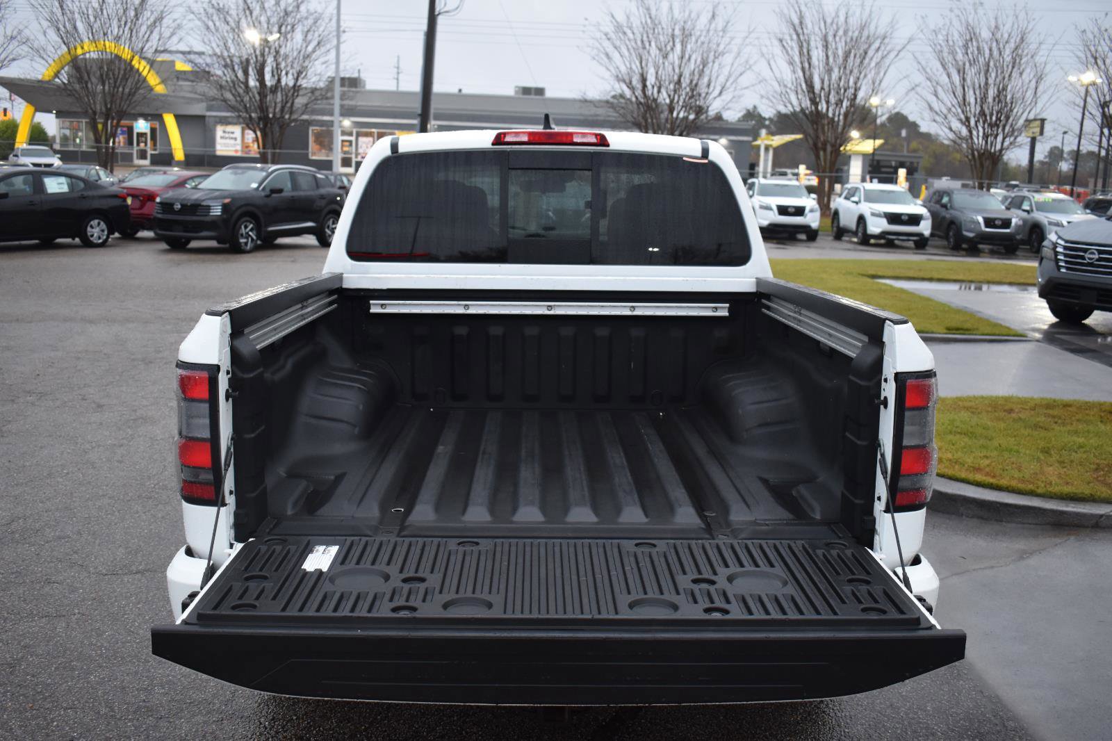 Used 2023 Nissan Frontier SV w/ SV Convenience Package image 9