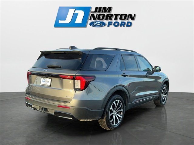 Used 2025 Ford Explorer ST-Line image 3