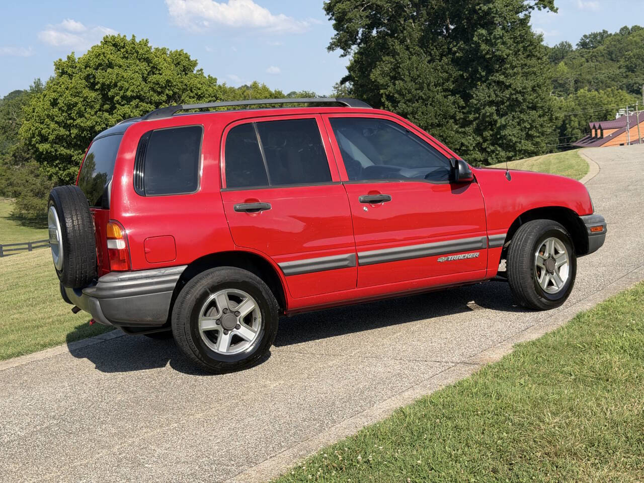 Used 2003 Chevrolet Tracker 2WD w/ Preferred Equipment Group image 16