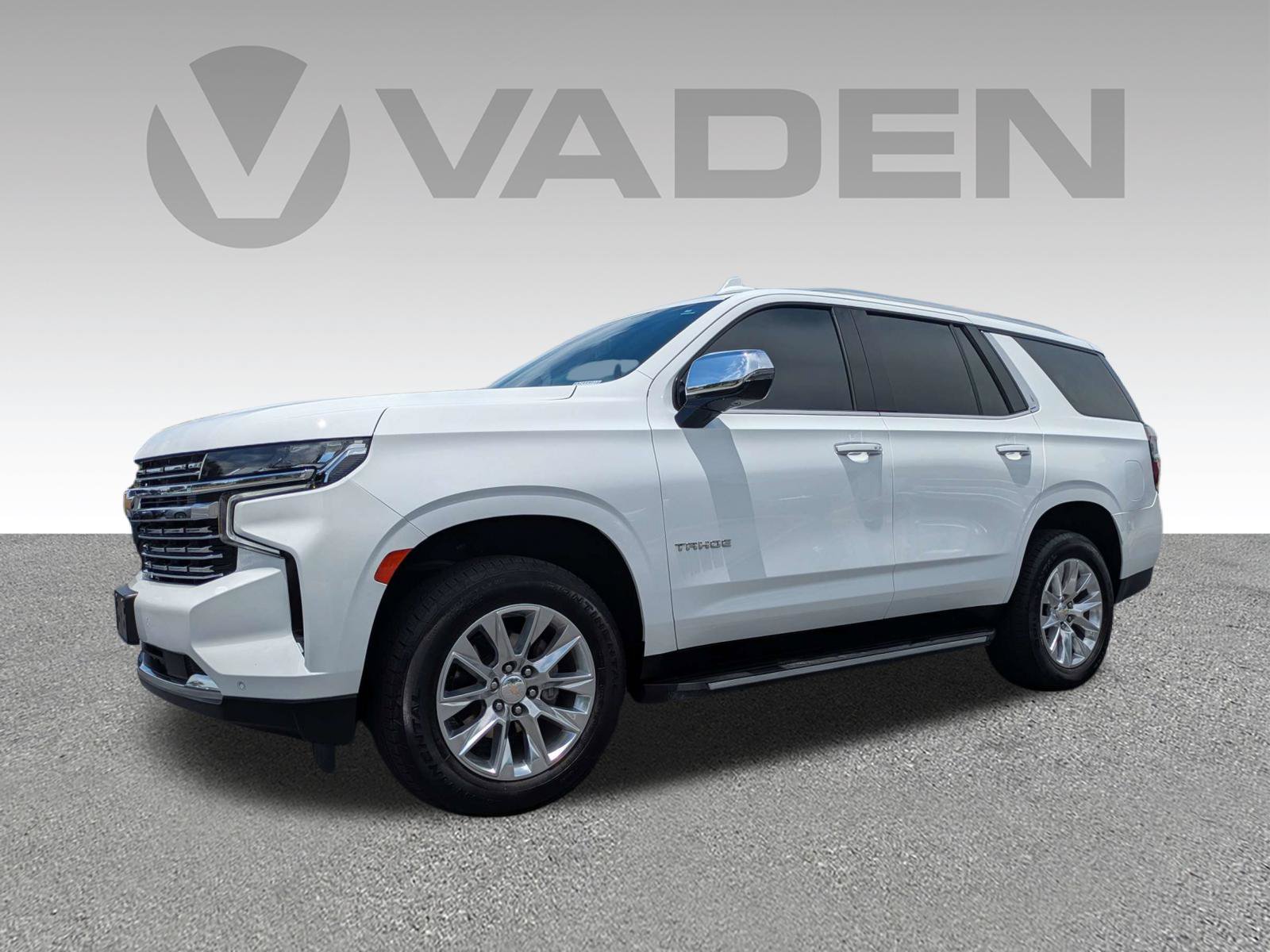Used 2024 Chevrolet Tahoe Premier RWD image 2