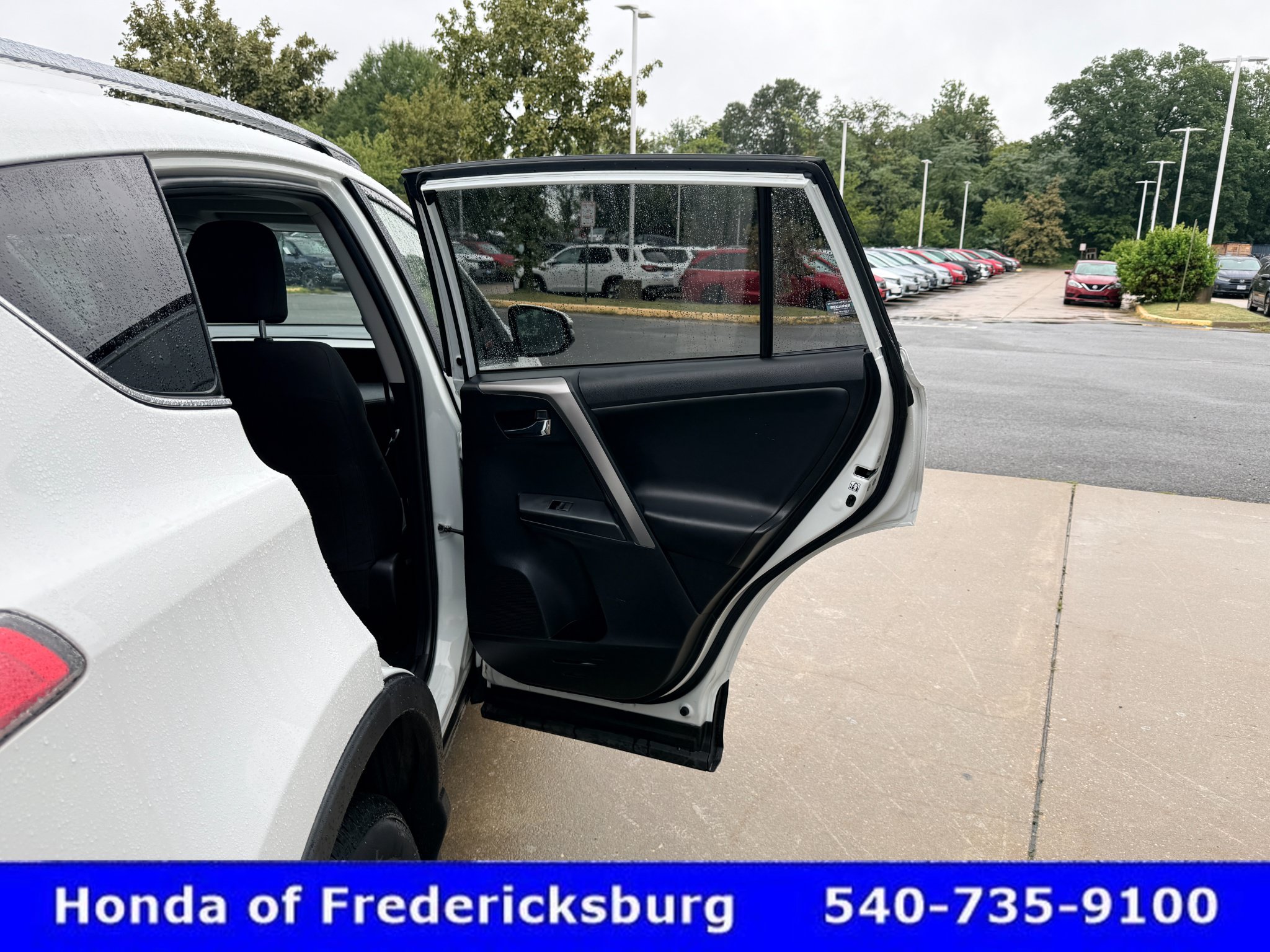Used 2018 Toyota RAV4 XLE w/ Plus Extra Value Package AWD/4WD image 18