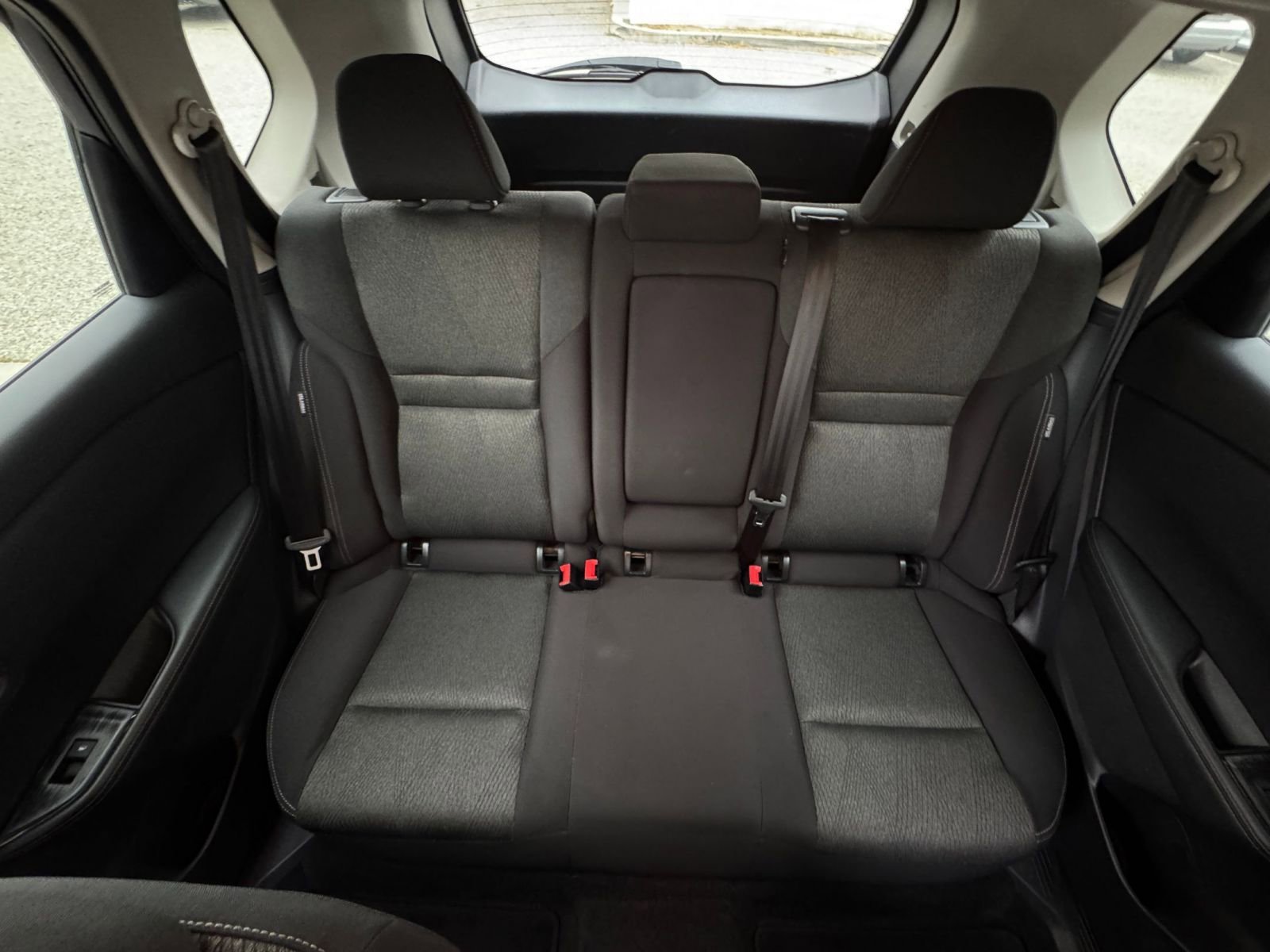 Used 2025 Nissan Rogue SV FWD image 40
