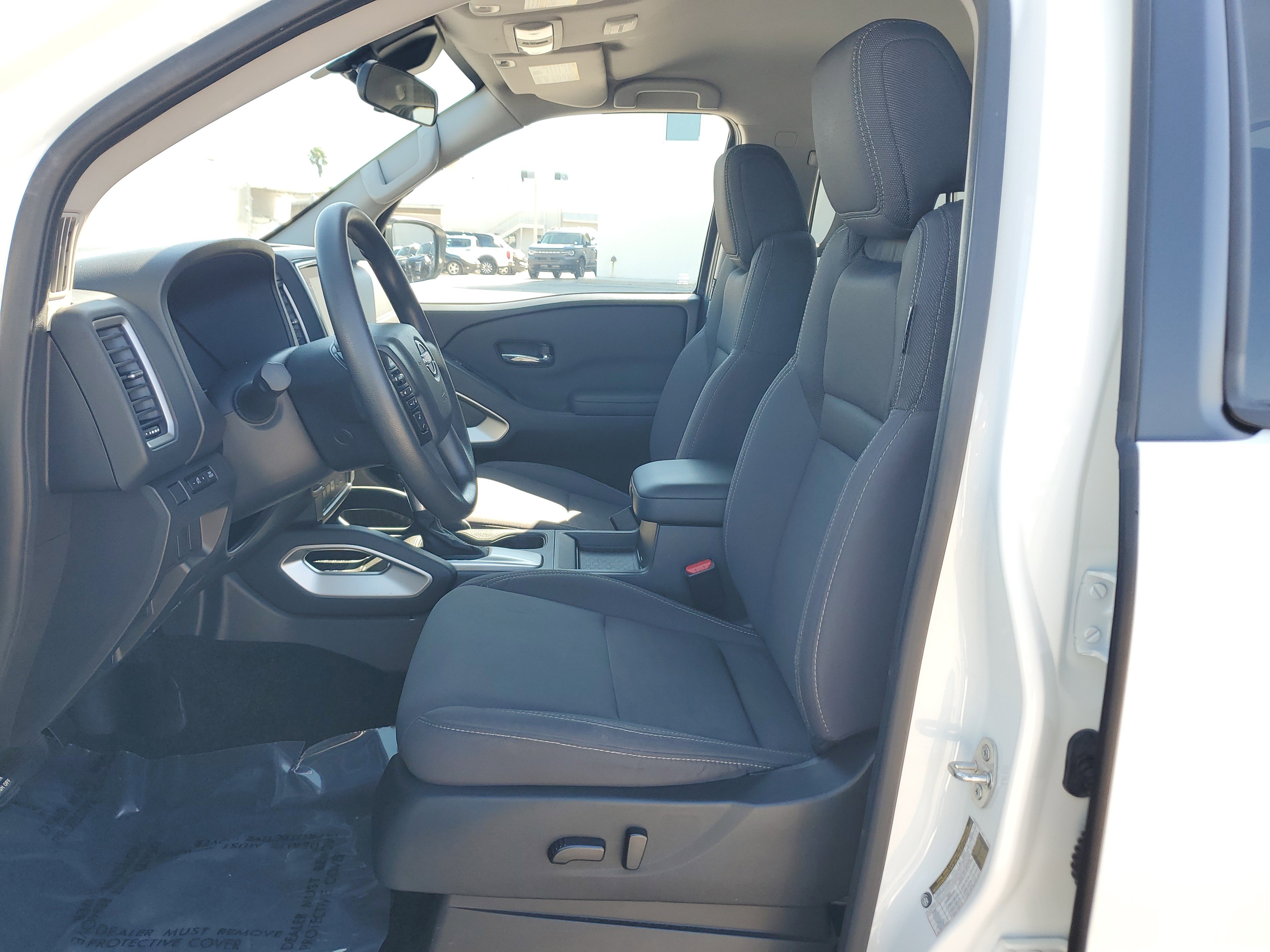 Used 2024 Nissan Frontier SV image 11