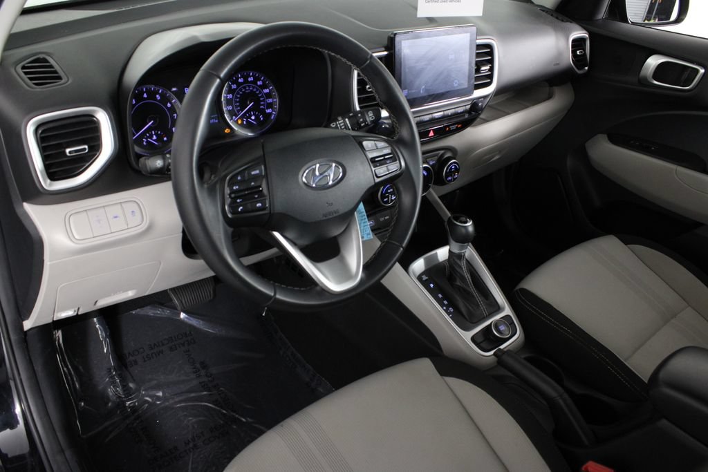 Certified 2022 Hyundai Venue SEL FWD image 19