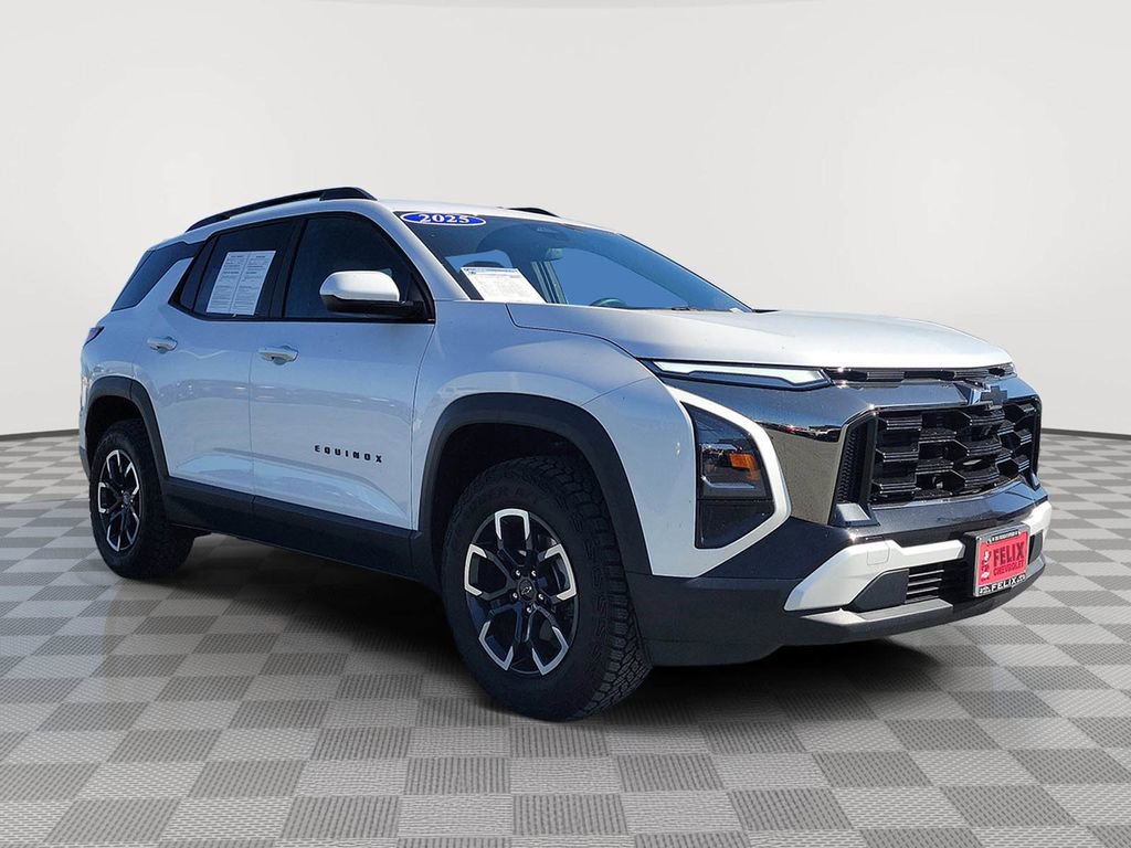 Used 2025 Chevrolet Equinox ACTIV w/ Convenience Package III image 2