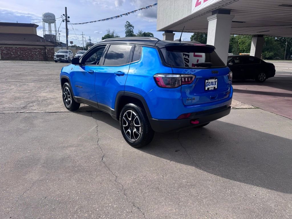 Used 2025 Jeep Compass Trailhawk image 3