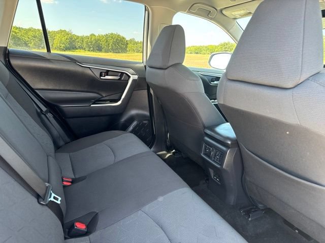 Used 2025 Toyota RAV4 XLE AWD/4WD image 19
