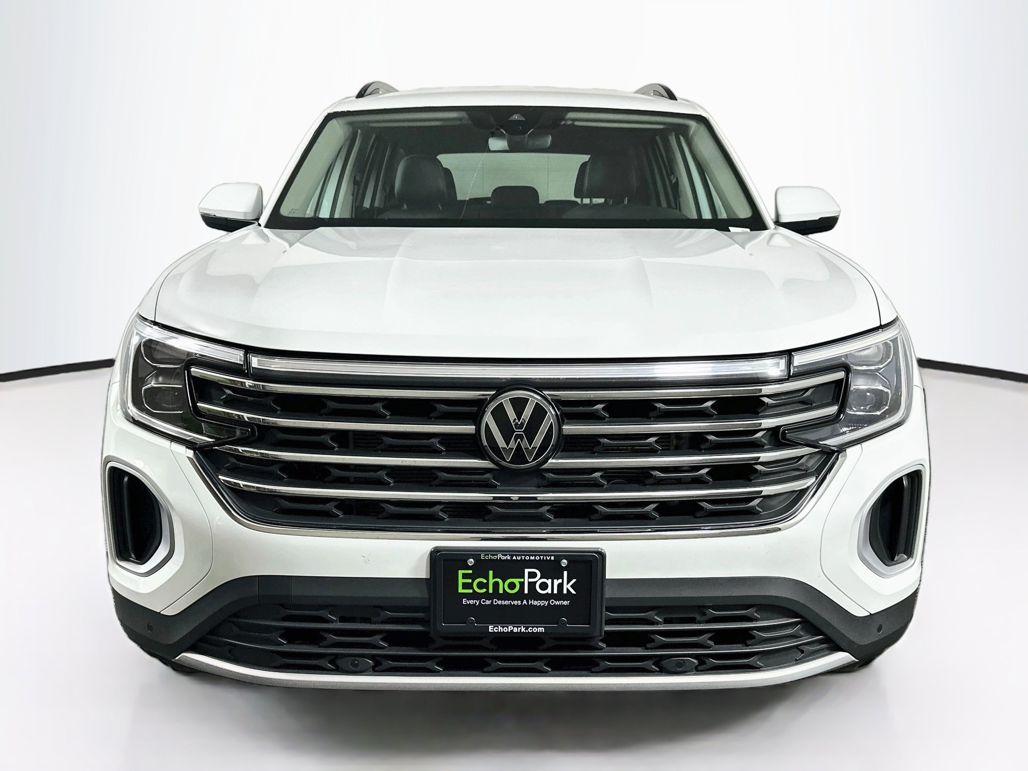 Used 2025 Volkswagen Atlas SE AWD/4WD image 2