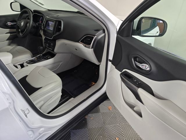 Used 2020 Jeep Cherokee Latitude Plus image 12