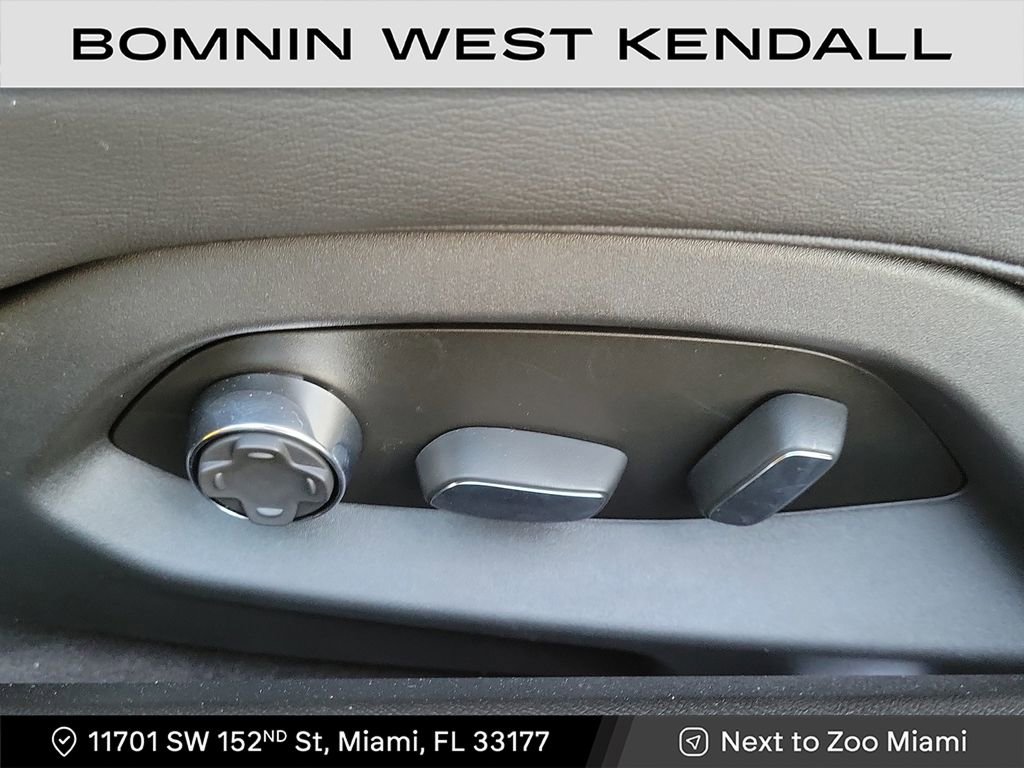 Used 2025 Chevrolet Corvette Z06 image 10