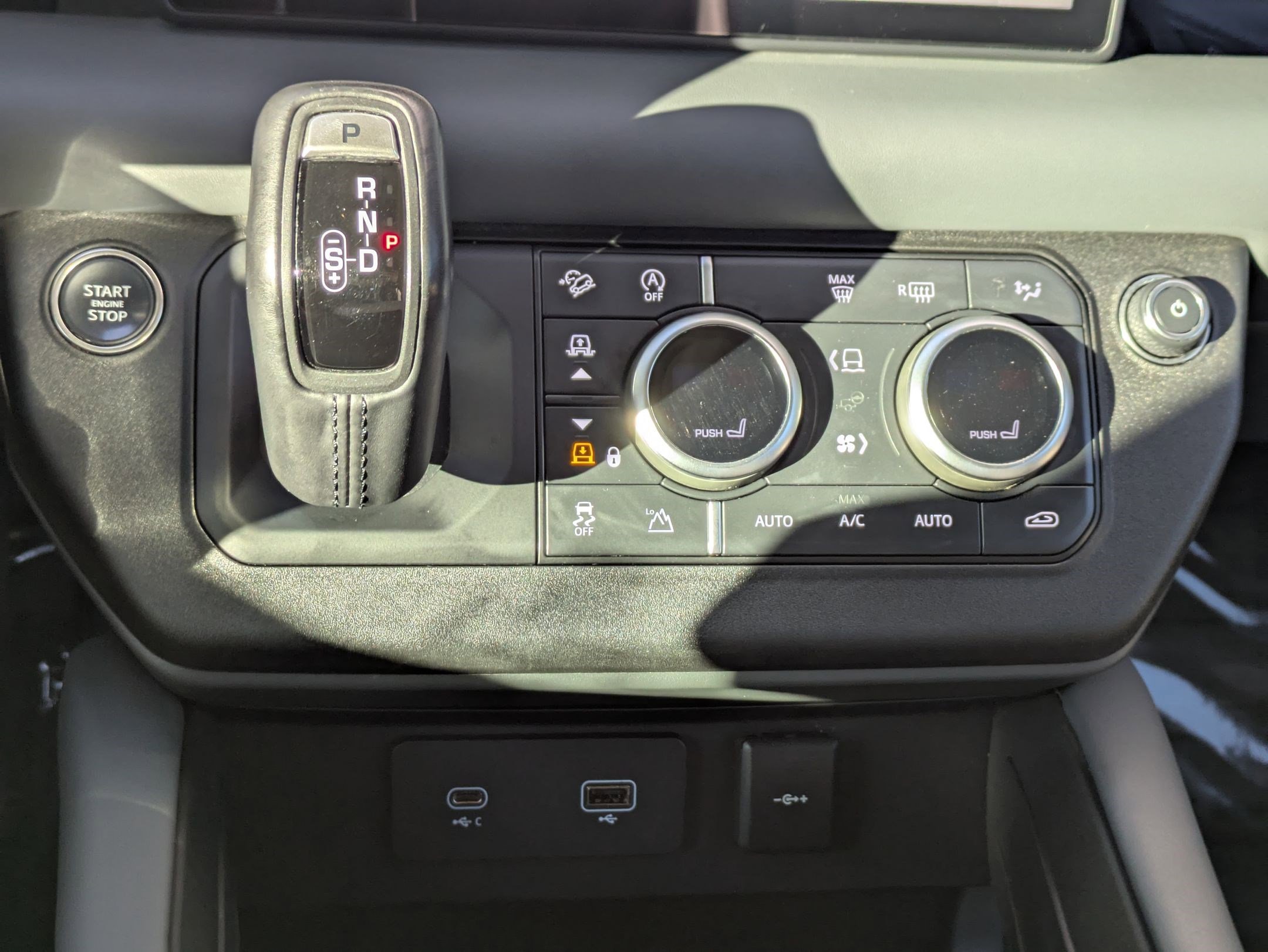 Used 2024 Land Rover Defender 110 X-Dynamic SE image 22