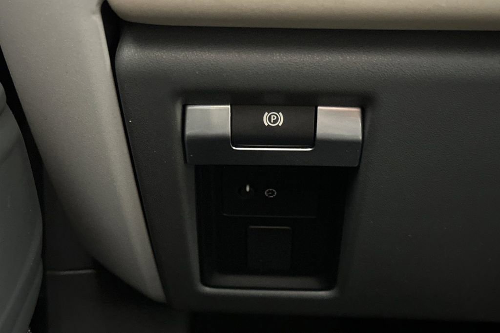 Used 2021 Land Rover Defender 110 S image 31