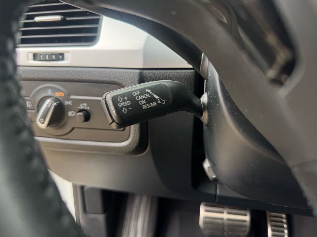 Used 2013 Volkswagen Touareg Hybrid image 26