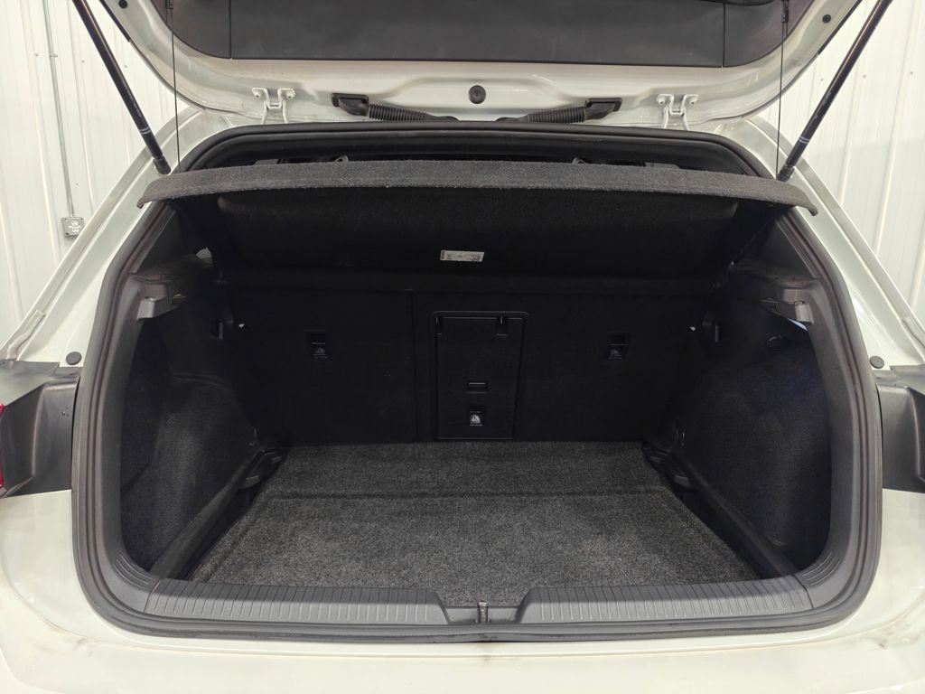 Used 2022 Volkswagen GTI SE FWD image 33