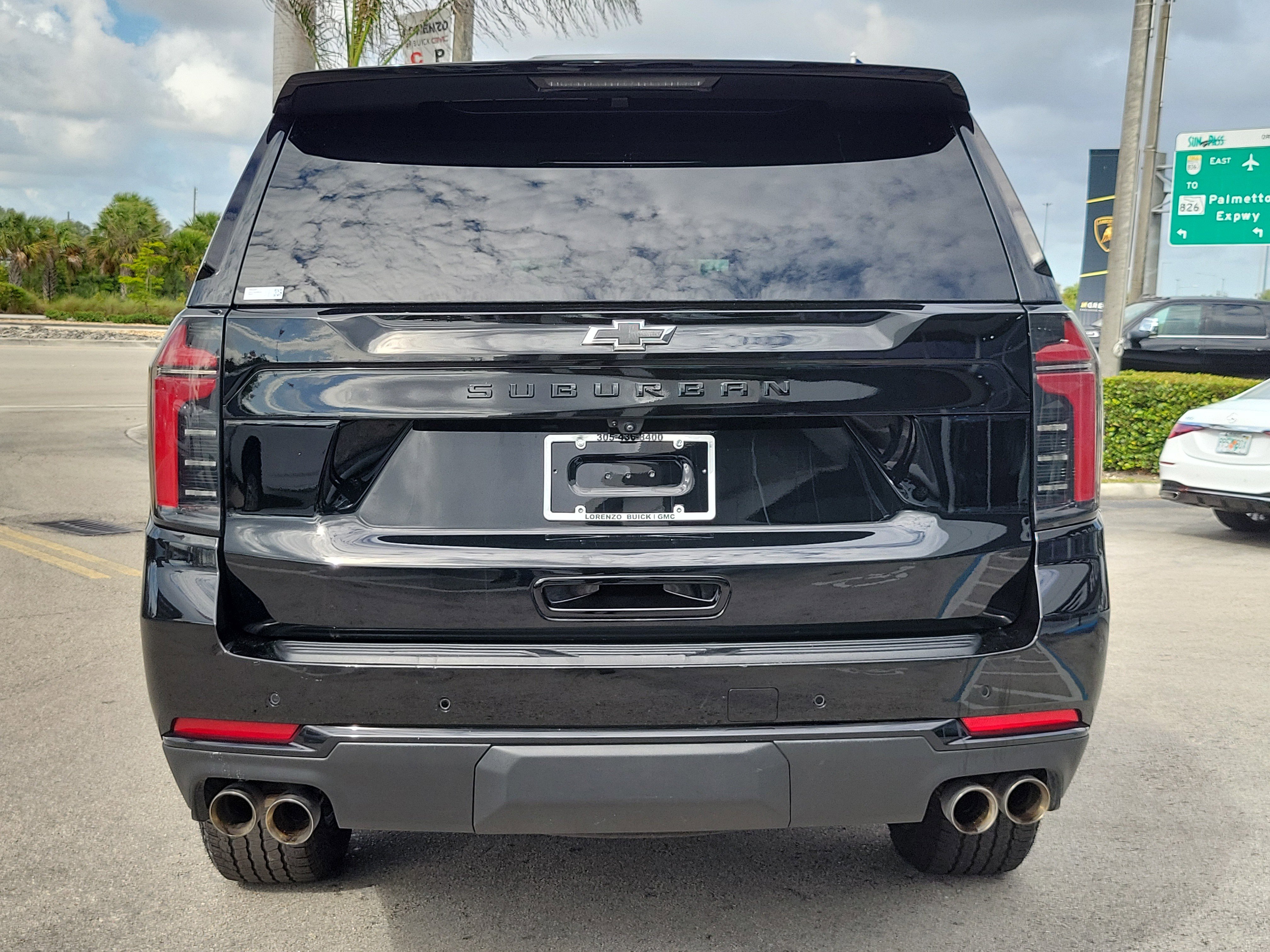 Used 2025 Chevrolet Suburban Z71 AWD/4WD image 6