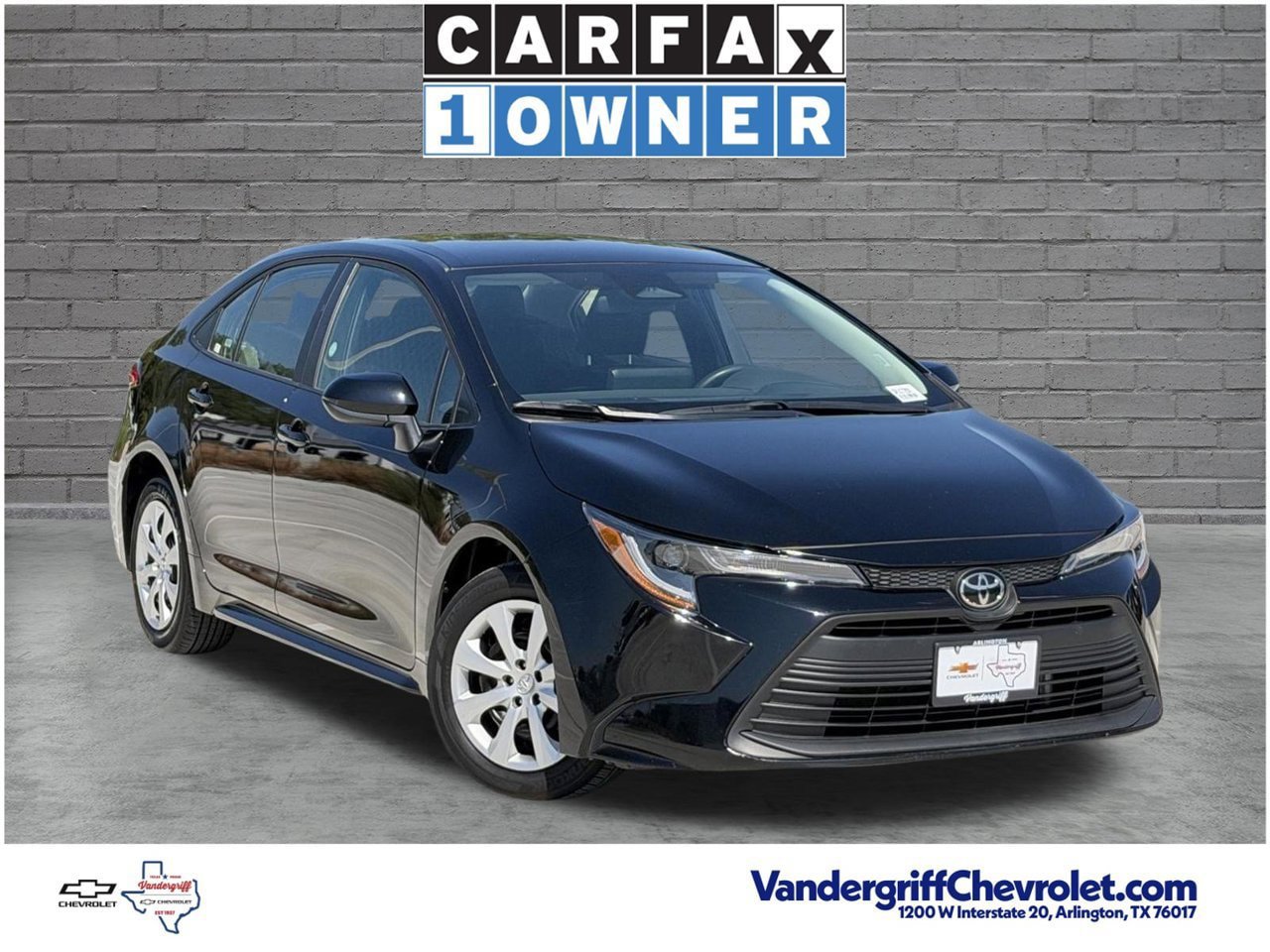 Used 2025 Toyota Corolla LE FWD image 1