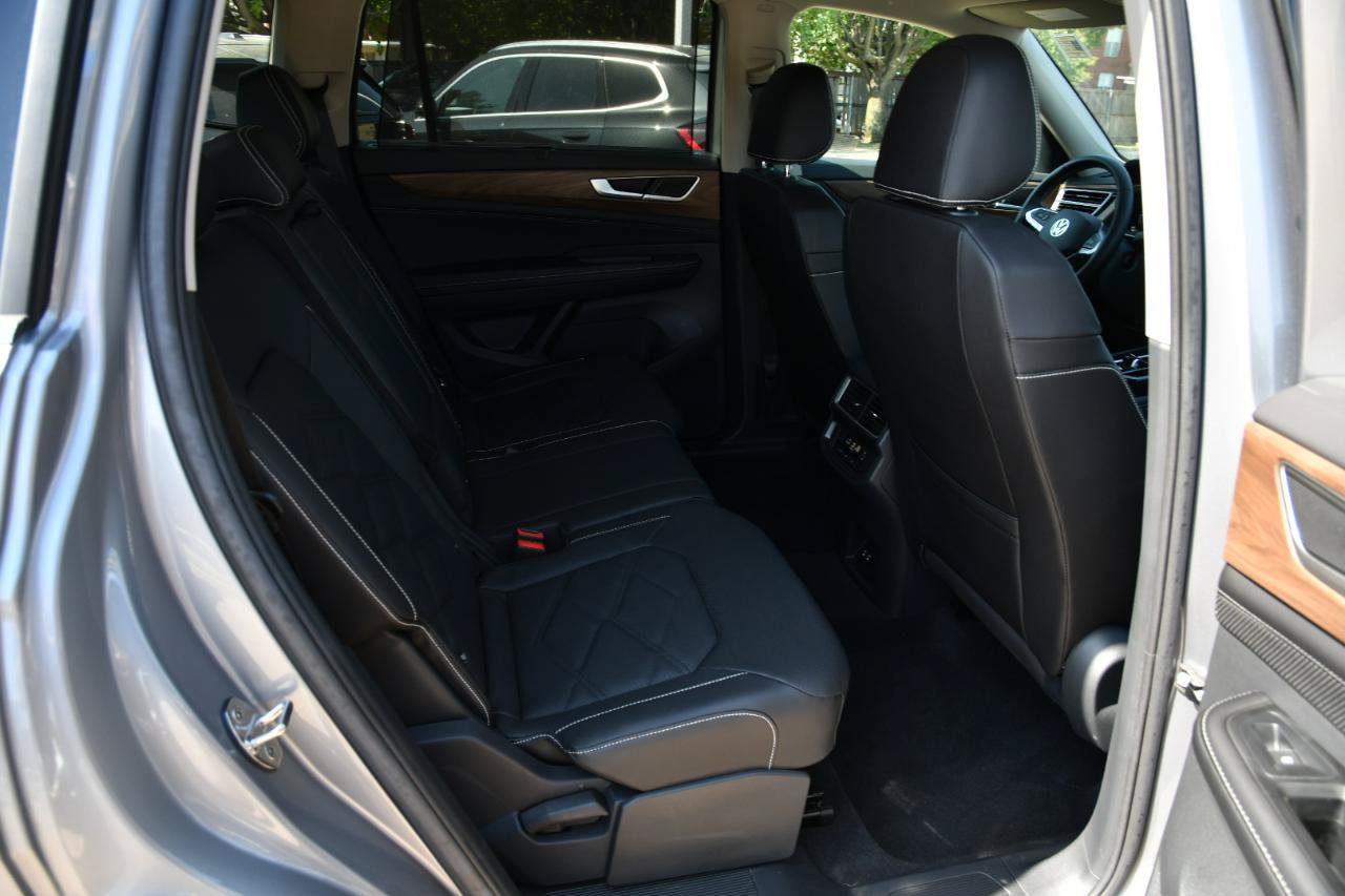 Used 2026 Volkswagen Atlas SE FWD image 32
